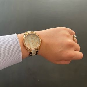 Rose gold and pearl Fossil watch